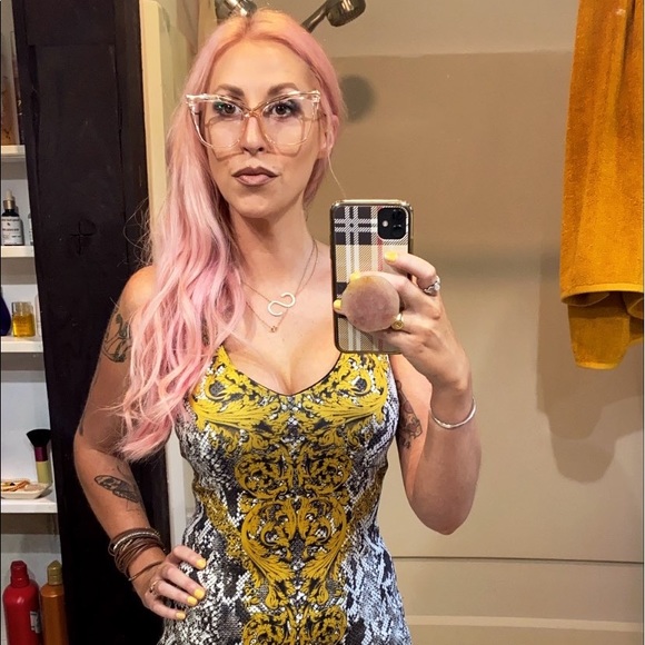 Meet your Poshaholic Sarah 💋 - Picture 4 of 16